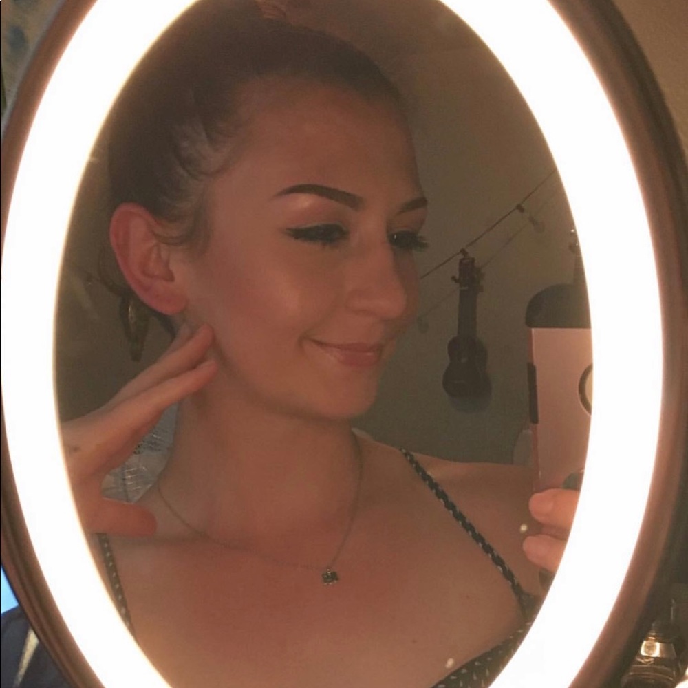 Meet your Posher, Gabrielle